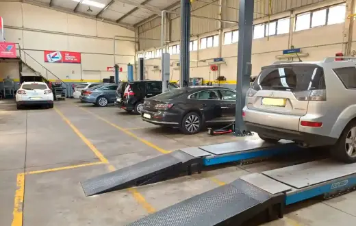 Oficina manutenção e reparação veículos ligeiros multimarca